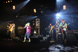 Aqua Timez、いきものがかり、一足早い夏フェス気分で大