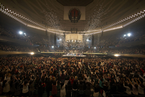 雅-miyavi-、the GazettEら総出演、派手で賑やかなPS祭り | BARKS