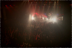 DIR EN GREY、3ヶ月におよぶツアーを追った豪華3枚組DVD『TOUR09