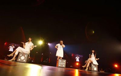 Perfume＜直角二等辺三角形ツアー＞ファイナル～画像～ | BARKS