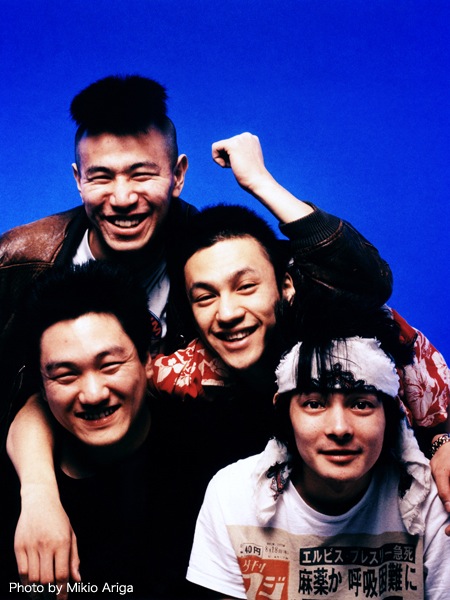 【ブルーハーツ】生写真 Amazon.co.jp: 日7 ザブルーハーツ THE BLUE HEARTS キスして