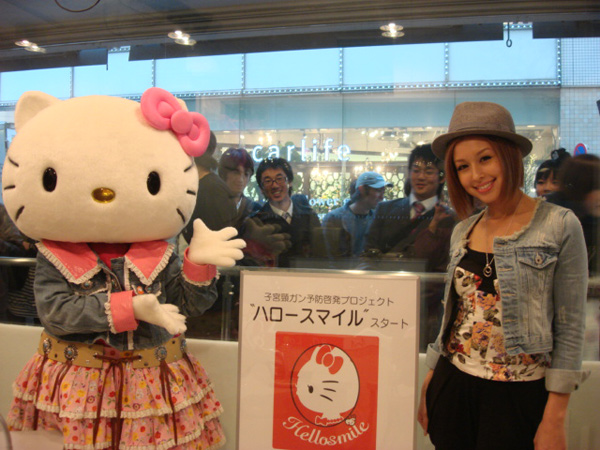 HelloSmile キティ Tシャツ　子宮頸がん予防啓発プロジェクト HelloSmile キティ Tシャツ 子宮頸がん予防啓発プロジェクト