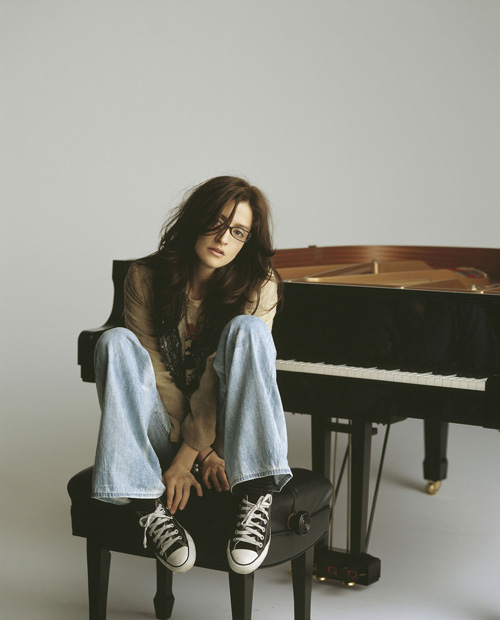 「HOME」アーティスト写真　2005.9.14