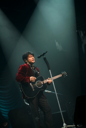 ASKAのライヴツアーがスタート、歌い方を忘れて思わず照れ笑い