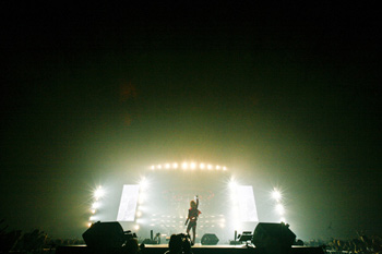 the GazettE、初のドーム公演で4万人土下座 | BARKS