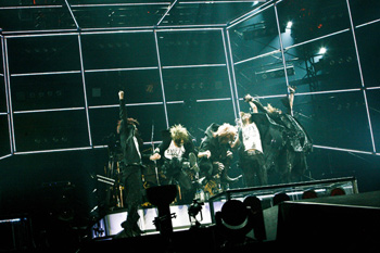 the GazettE、初のドーム公演で4万人土下座 | BARKS