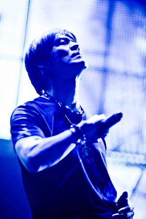 氷室京介、6/11に東京ドームで全編BOΦWYの復興支援ライヴ実施