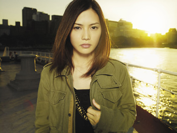 YUI、ニューアルバム『HOW CRAZY YOUR LOVE』11月2日発売 | BARKS