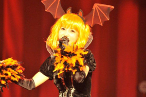 VAMPS主催ハロウィン・パーティ、2012年の再会を誓う | BARKS