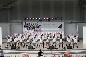 乃木坂46、初の全国握手会に5,000人来場 | BARKS