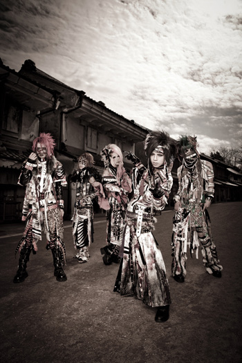 己龍、ホラー感満載の刺激映像「朱花艶閃」発表 | BARKS