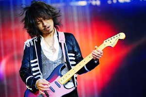 L'Arc～en～Ciel、『AWAKE』をフィーチャーして2005年に行われた