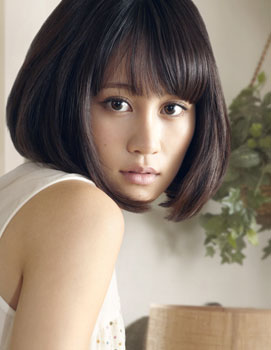 上品コーデはコレで安心！ 前田敦子、待望の2ndマキシシングル「君は僕だ」の詳細 アイドル