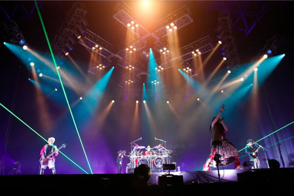 MUCC、4時間を超える熱狂の15周年記念ライヴ＜MUCC vs ムック vs
