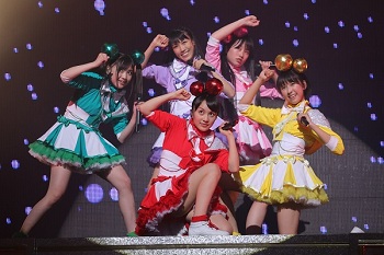 ももいろクローバーZ、全国ホールツアーの“開幕戦”で“バカ騒ぎ