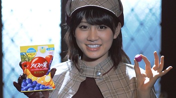 AKB48、「アイスの実」新CMで「AKB殺人事件」発生!? | BARKS