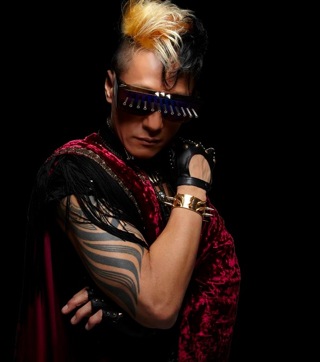 motsu サングラス GHETTO BLASTA m.o.v.e ALTIMA ゴツいボディに無数のスタッズ、突き刺さる金具……motsu（m.o.v.e