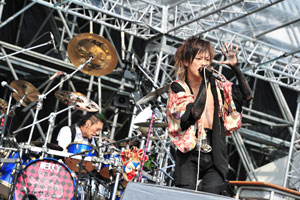 BUCK-TICK FEST 2007 ON PARADE バクチク 櫻井敦司 Amazon.co.jp: BUCK-TICK 櫻井敦司 FEST 2007 ON PARADE 写真集
