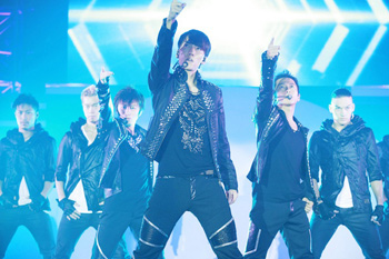 ライブレポート】w-inds.、日中の架け橋として決行、香港公演を