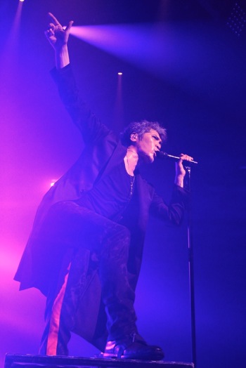 ライブレポート】吉川晃司、アルバム完全再現とヒット曲完全網羅