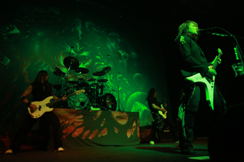 ライヴレポート】HELLOWEEN、GAMMA RAYが大興奮の高速疾走