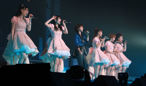 ライブレポート】℃-ute、初の日本武道館公演。森高千里も「雨