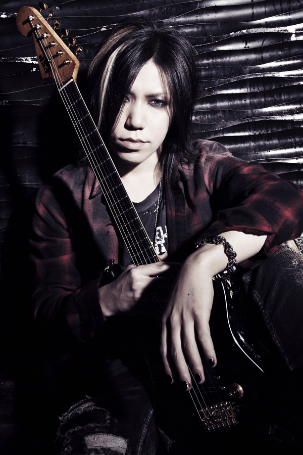 ROCK AND READ 051』the GazettEの葵、バンド結束のキーマンを