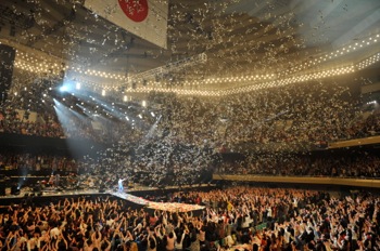 ライブレポート】藤井フミヤ、5年振りの武道館カウントダウン