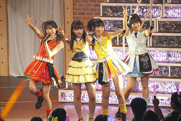 HKT48、ドラフト生・山本茉央がサプライズで初ステージへ | BARKS