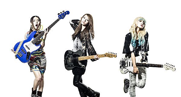 SCANDALのHARUNA、MAMI、TOMOMIのシグネイチャー・モデルが