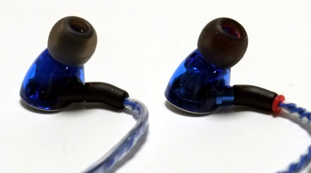 ウエストンとUE900Sのセット Ultimate Ears、4基のドライバーの配置とバスチューブを改善した