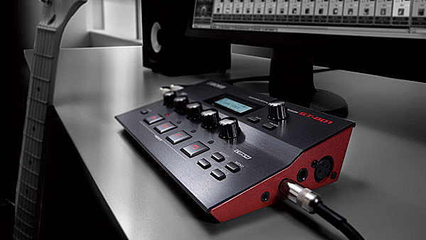 BOSS GT-001 ギターエフェクター マルチエフェクトとオーディオIFを合体させたBOSS GT-001が秀逸