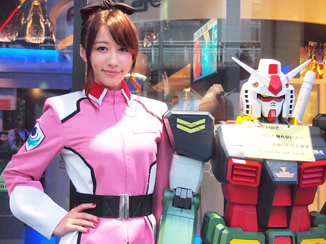 玉置成実、ガンダムカフェに『ガンダムSEED』の衣装で登場