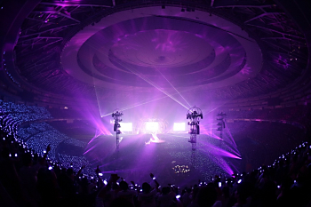 UVERworld 京セラドーム Amazon.co.jp: UVERworld LIVE at KYOCERA DOME OSAKA(初回生産