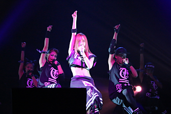 板野友美、初の単独海外公演を台湾・香港で開催 | BARKS
