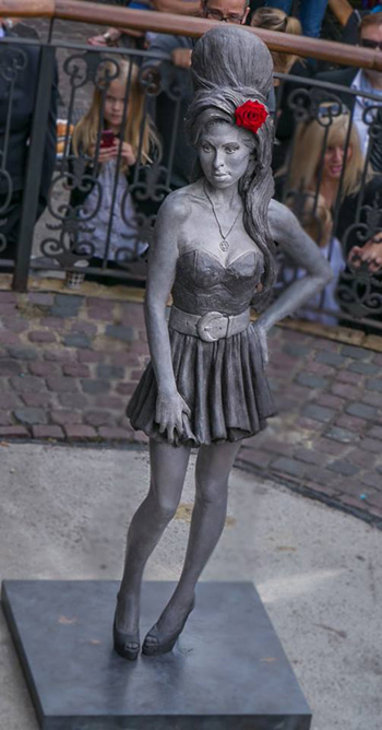 エイミー・ワインハウス直筆サイン入り超大型写真 AMY WINEHOUSE / エイミー・ワインハウス商品一覧｜ディスク