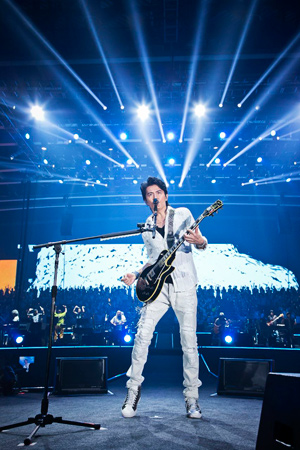福山雅治/FUKUYAMA MASAHARU WE'RE BROS.TOUR … sddefault.jpg