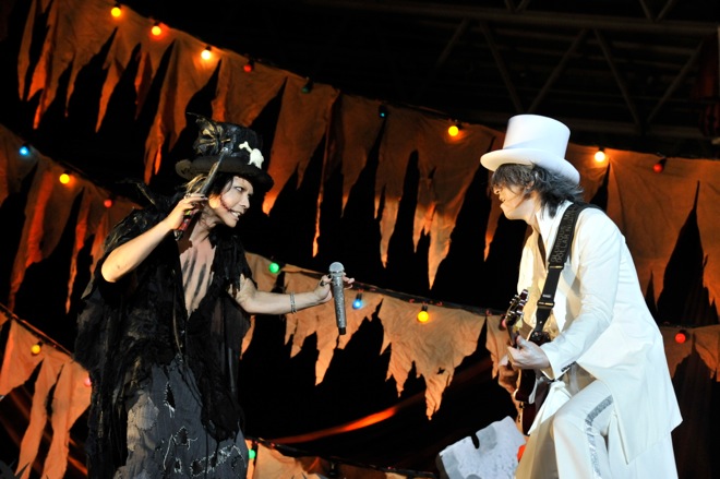 ライヴレポート】VAMPS主宰＜HALLOWEEN PARTY 2014＞、幕張最終