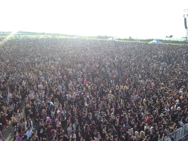 Acid Black Cherry、フリーライブに合計10万人。国内最多動員を