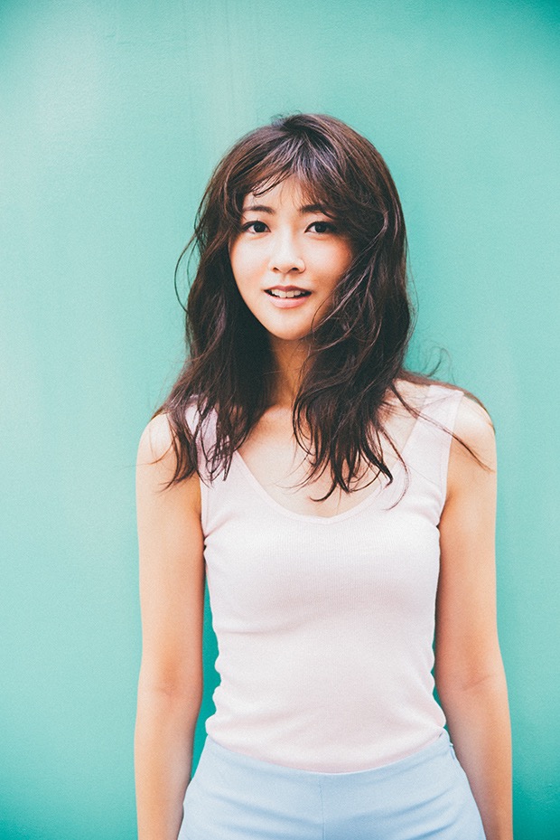熊井友理奈、公称176センチだったスタイルを生かした美麗フォト