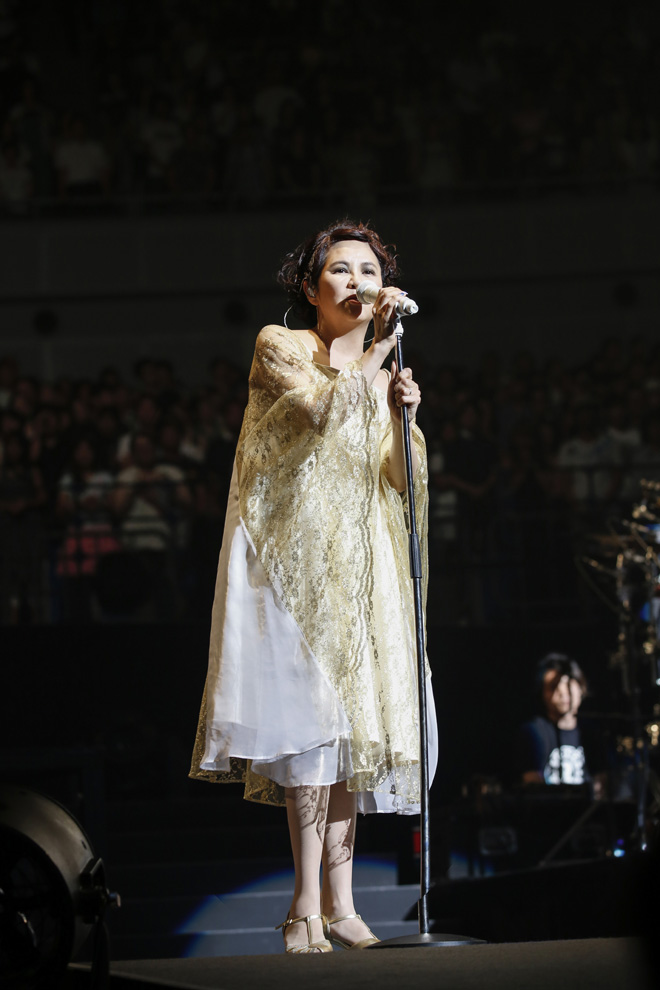 ライブレポート】“時間”を超えてみせた、REBECCAの横浜アリーナ