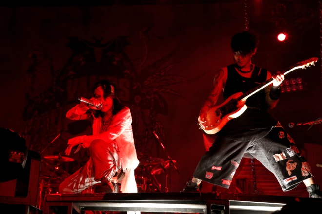詳細レポ】VAMPS、＜BEAST PARTY＞初日「なんでそんなにセクシー