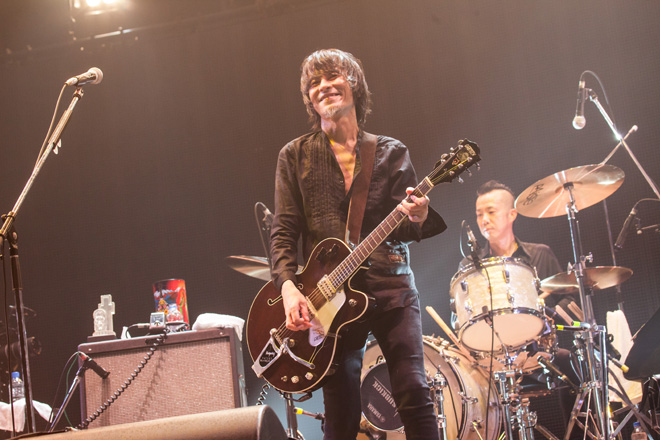 ミュージック The Birthday LIVE AT NIPPON BUDOKAN 2015 Amazon.co.jp: LIVE AT NIPPON BUDOKAN 2015“GOLD TRASH