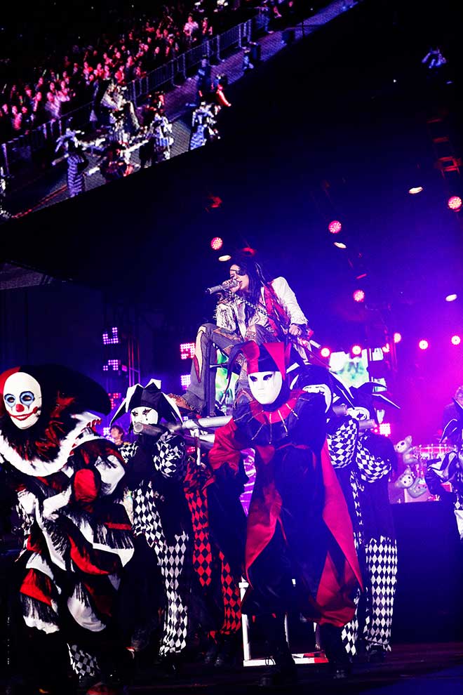 L&#39;Arc～en～Ciel - 未再生L&#39;Arc-en-CielラルカジノL&#39;ArCASINO通常盤BD Amazon.co.jp: L'Arc-en-Ciel LIVE 2015 L'ArCASINO(初回生産