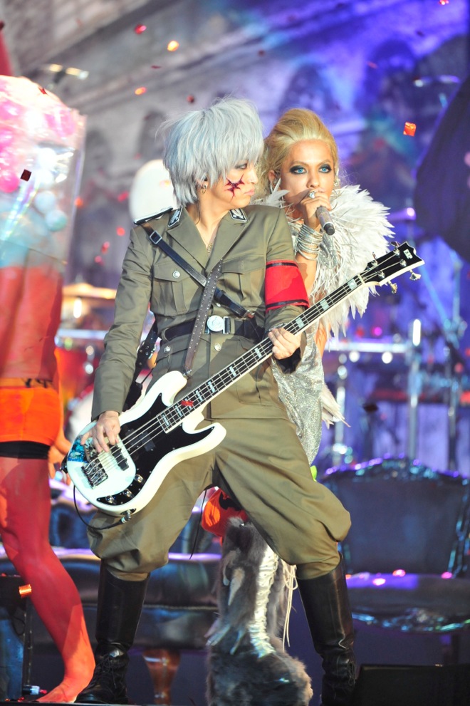 VAMPS ハロパコスプレKAZくんパペット K.A.Z（VAMPS） - パイレーツVAMPSや無限の住人MIYAVIら見参