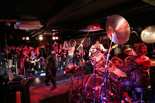 Xjapan部屋 ライブレポート】X JAPAN、ライブハウスで咆哮 | BARKS