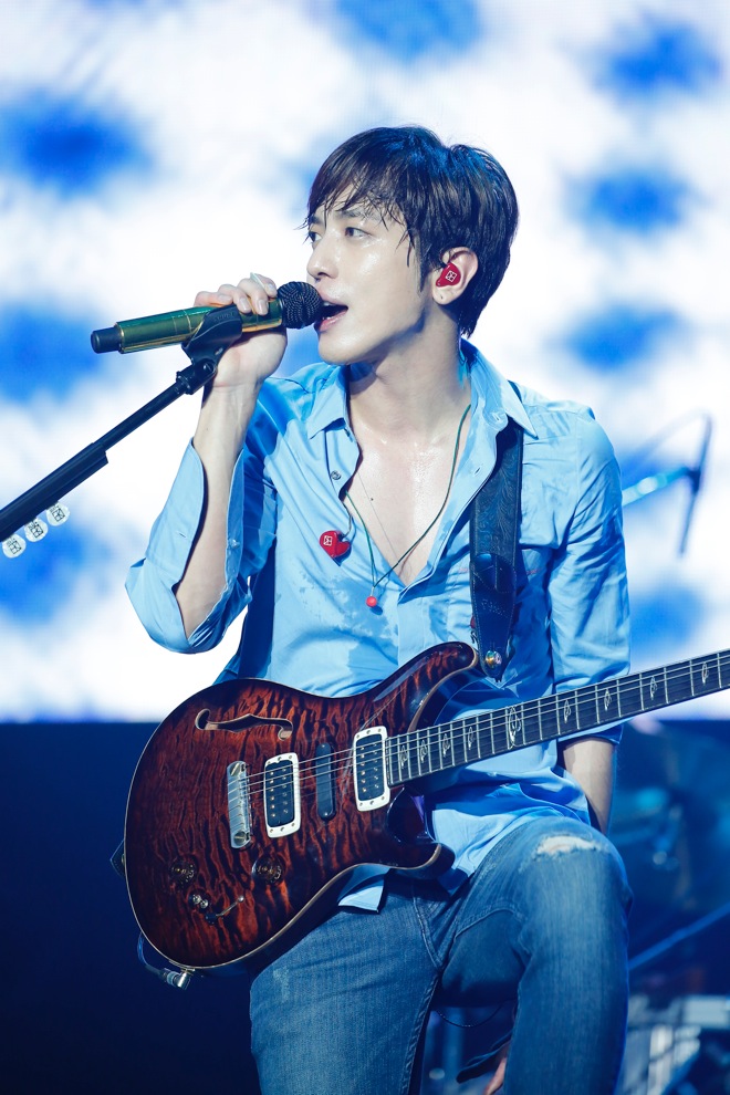 FNC KINGDOM 2017 CNBLUE ジョンシン トレカ セット 2017 FNC KINGDOM IN JAPAN -MIDNIGHT CIRCUS-」オフィシャル