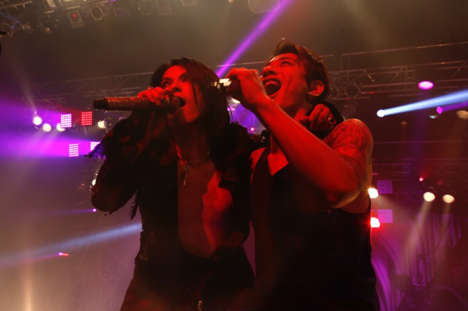 ライヴレポート】VAMPS、Nothing's Carved In Stoneとの＜JOINT
