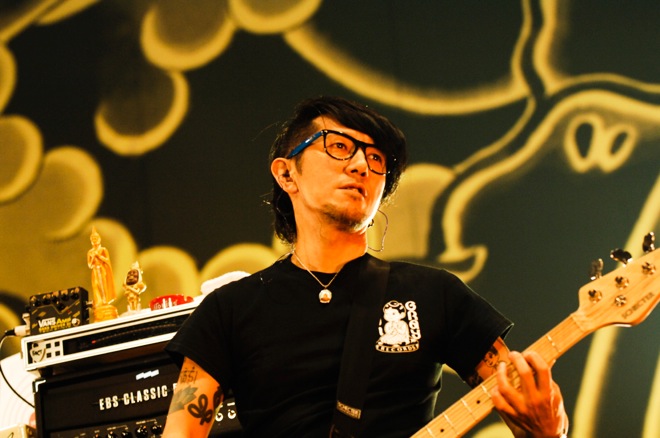 KEN YOKOYAMA 横山健 赤色 膝掛けタオル 1枚 日本武道館公演 2025年最新】横山健 タオルの人気アイテム - メルカリ