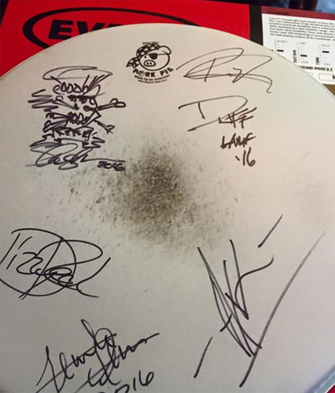 ガンズ・アンド・ローゼズ メンバーサイン入り写真+証明書 AXL ROSE & SLASH サイン入り写真 - ガンズ・アンド・ローゼズ